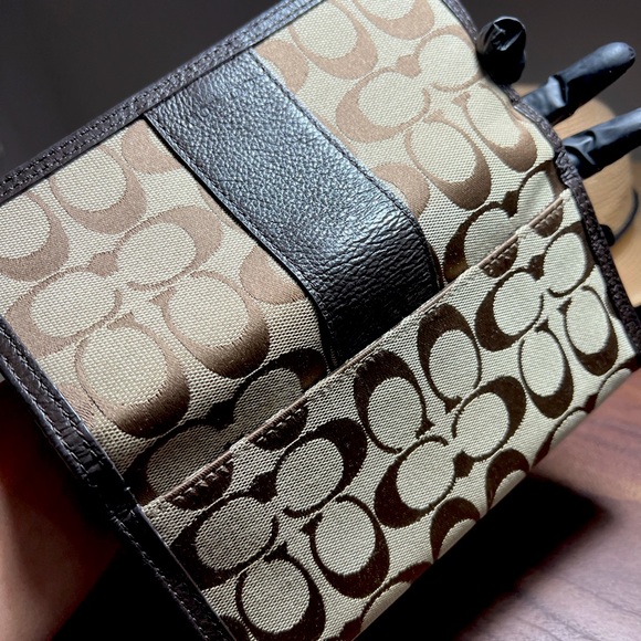 COACH Mono Wallet - Picture 12 of 12